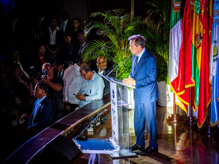 54499796464_2414412675_c